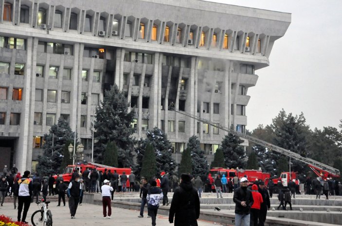Kırgızistan'da parlamento seçimleri iptal edildi