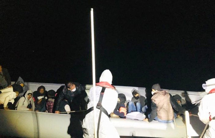 Yunanlıların ölüme terk ettiği 24 sığınmacı kurtarıldı