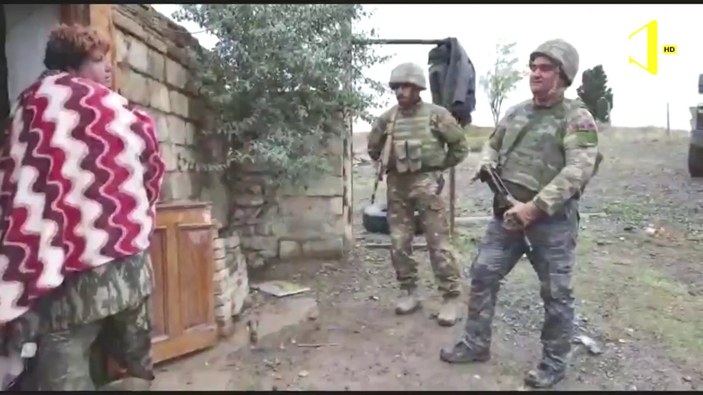 Karabağ'da Ermeni kadın, Azerbaycan askerlerine 'Evinize hoşgeldiniz' dedi