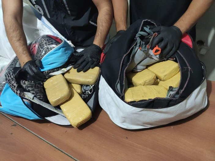 Van'da oto kılıfları içerisinde 19 kilo eroin ele geçirildi