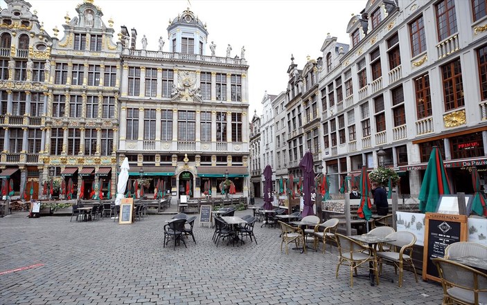 Brüksel’de eğlence mekanları bir ay kapatıldı