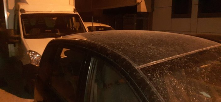 İstanbul'da gece çamur yağdı, sürücüler oto yıkamacıya koştu