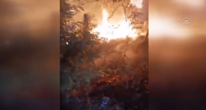 Kastamonu'da yıldırım düştü: 3 dekarlık anız alanı yandı