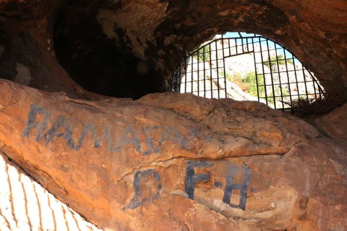 d Adıyaman'da tarihi mağara defineciler tarafından tahrip edildi