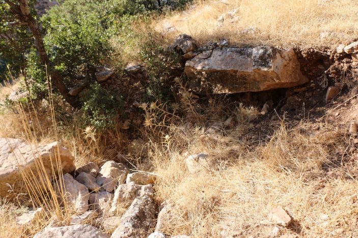 d Adıyaman'da tarihi mağara defineciler tarafından tahrip edildi