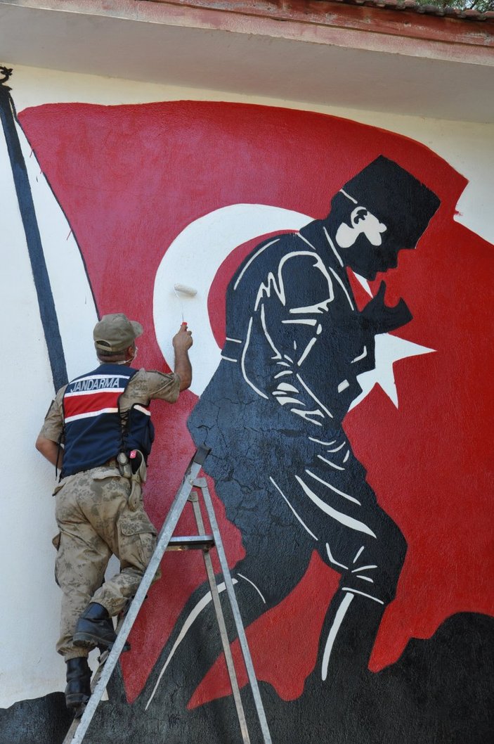 Gaziantep’te öğretmenler ile askerler okulu boyadı