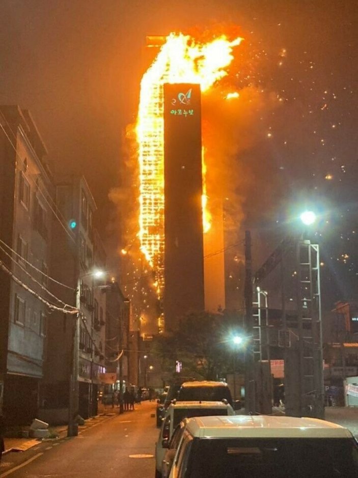 Güney Kore'de gökdelende yangın çıktı