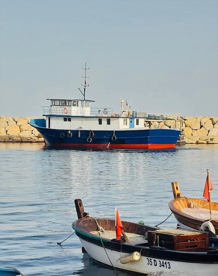 İzmir'de tekneye operasyon: Çok sayıda sığınmacı yakalandı