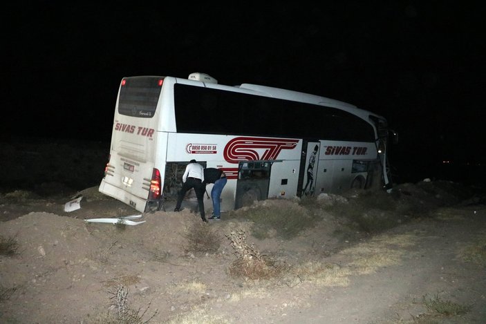Yozgat'ta yolcu otobüsü şarampole düştü