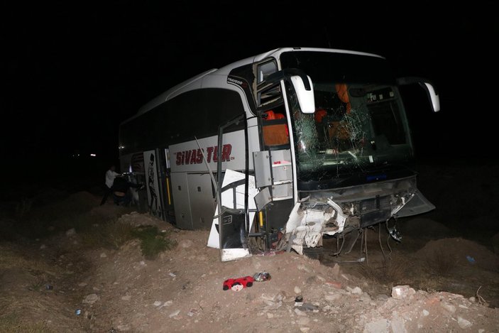 Yozgat'ta yolcu otobüsü şarampole düştü