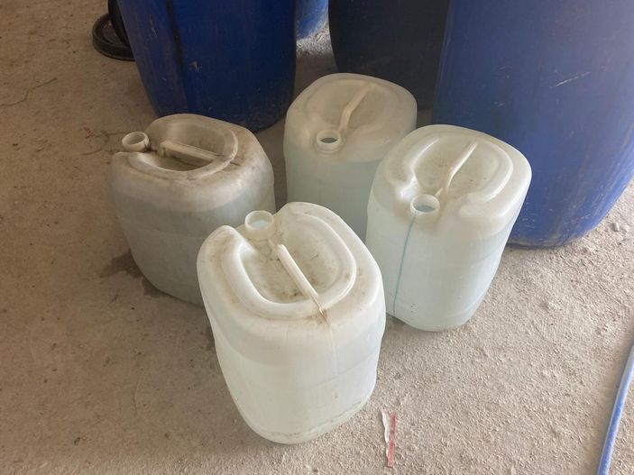 i Adana'da 3 bin 220 litre sahte içki ele geçirildi