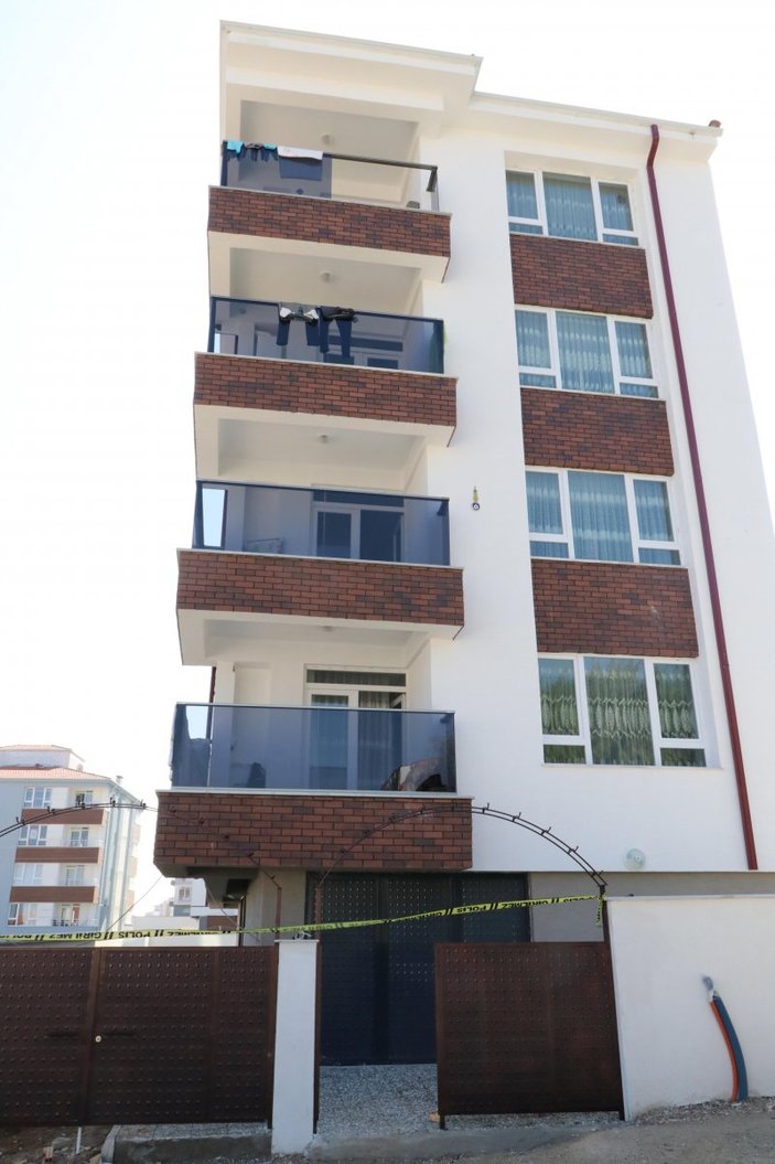 Eskişehir'de 4'üncü kattan düşen 1 yaşındaki Hazal hayatını kaybetti