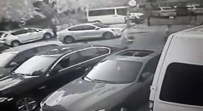 İstanbul'da lüks araçlardan direksiyon ve sunroof çalan şahıslar yakalandı