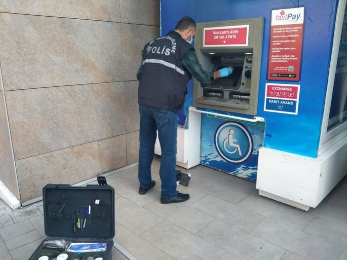 Kocaeli’de para vermeyen ATM’yi kırdı
