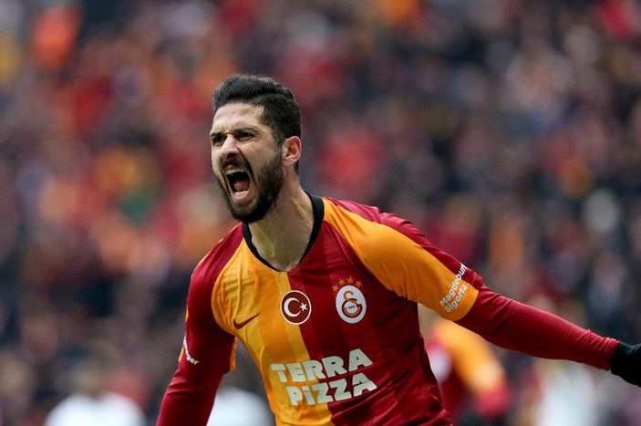 Belhanda'nın yerine Emre Akbaba