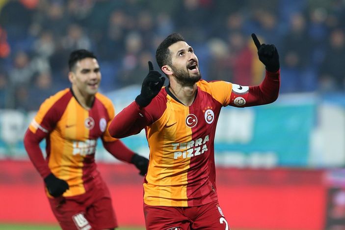 Belhanda'nın yerine Emre Akbaba