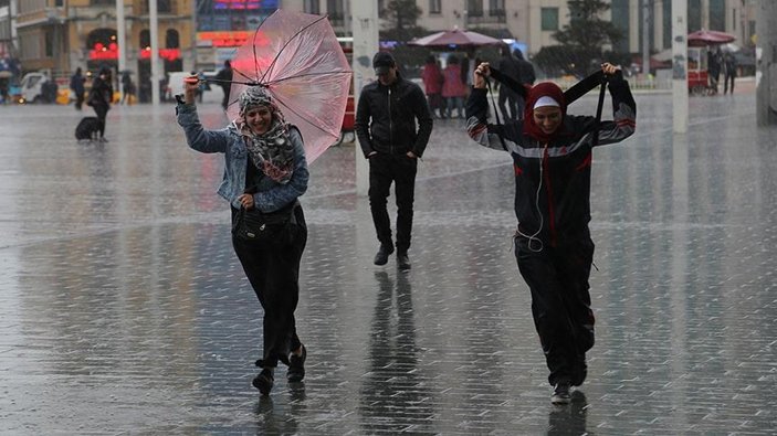 İstanbul için şiddetli yağış ve fırtına uyarısı