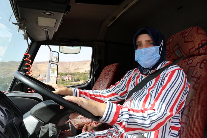 Kayseri'de 2 çocuk annesi, ağır vasıta şoförü eğitiyor