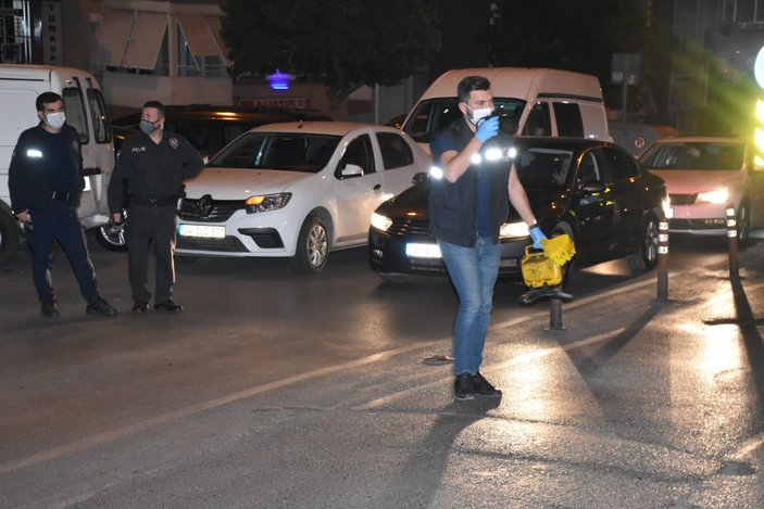 İzmir'de telefon alışverişinde kan döküldü: 3 yaralı
