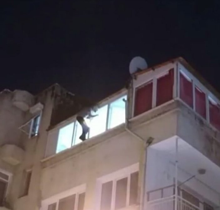 İzmir'de polise teslim olmak istemeyen firari intihara kalkıştı