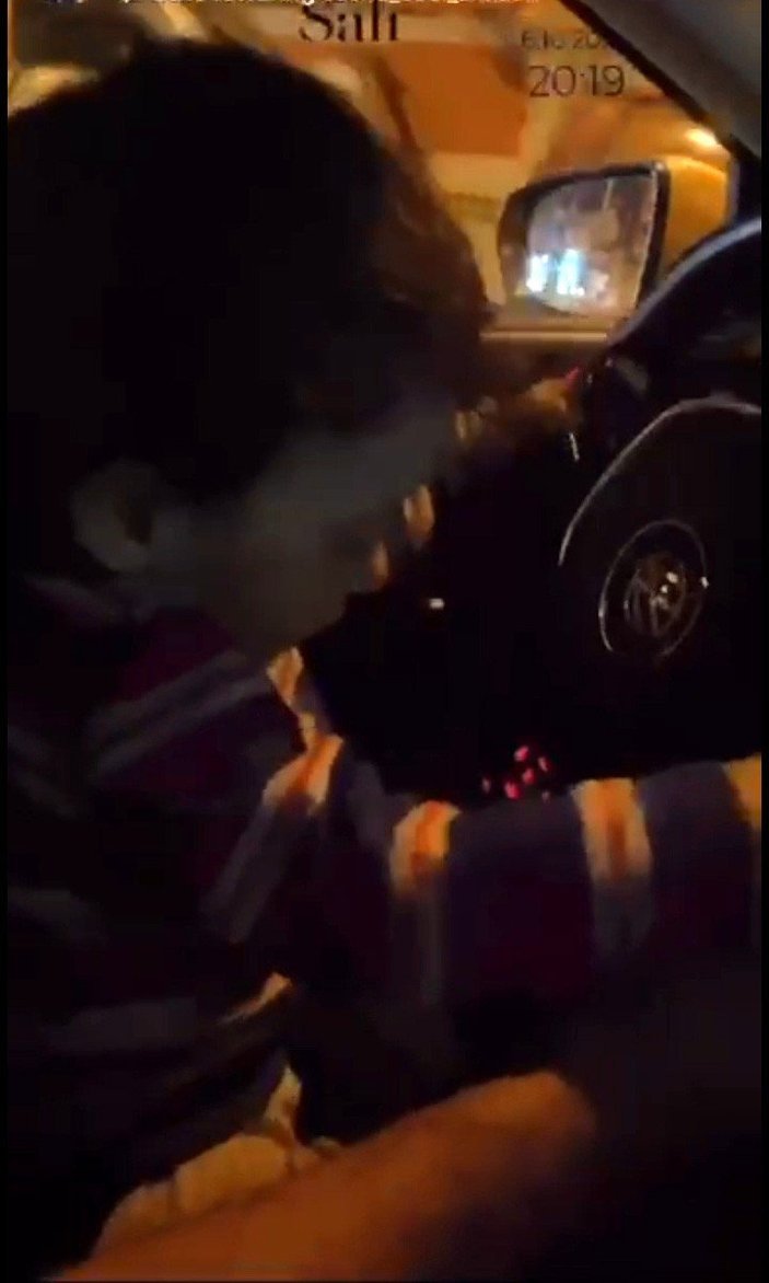 İstanbul'da direksiyonu bebeğe bırakan sürücü yakalandı