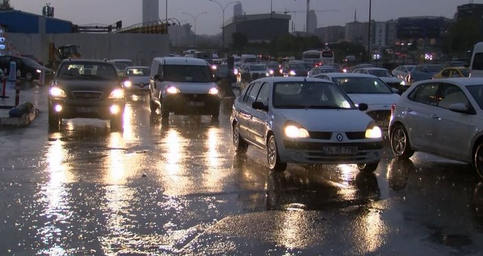 İstanbul trafiğinde yağmur yoğunluğu