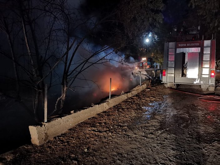 Amasya’da 2 katlı ev ve ahır yandı: 16 büyükbaş öldü