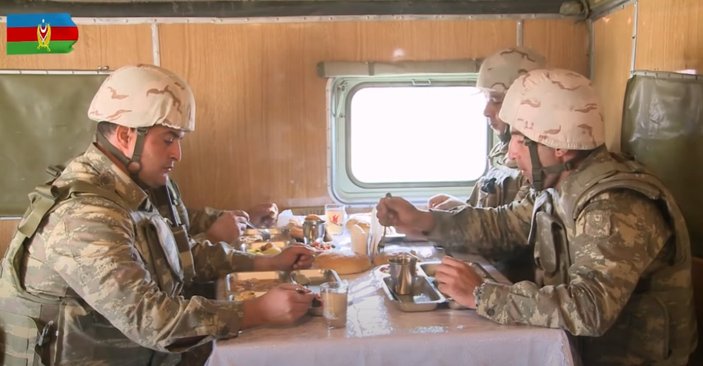 Azerbaycan'da operasyona katılan askerler için mobil ikmal noktaları kuruldu