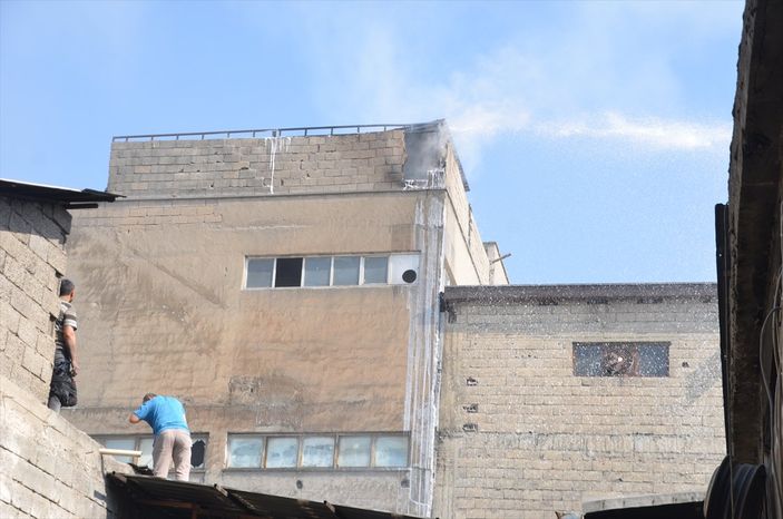 a Kahramanmaraş'ta fabrikada yangın çıktı