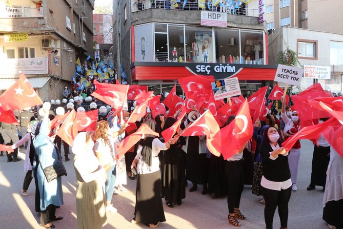HDP'li milletvekilleri, Şırnaklı kadınların teröre tepki eylemini engellemek istedi