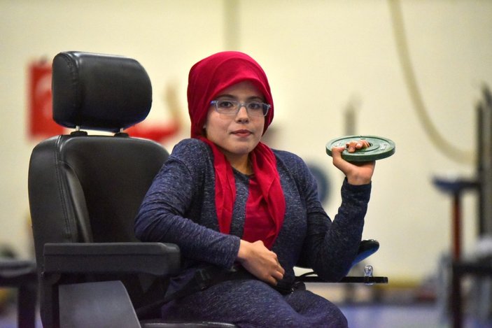 Antalya'da 'bu kız hiçbir şey başaramaz' diyenlere inat şampiyon oldu