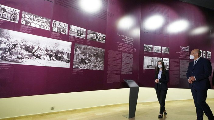 Ermenistan’a giden Yunan bakan sözde soykırım anıtını ziyaret etti