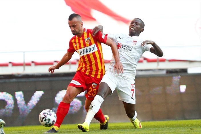 Sivasspor, Kayserispor'u 3 golle mağlup etti