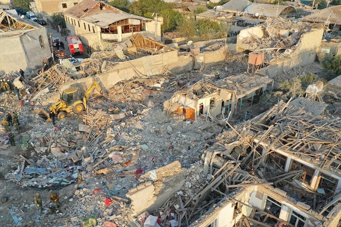 Gence'de füze saldırısının ardından ortaya çıkan görüntüler