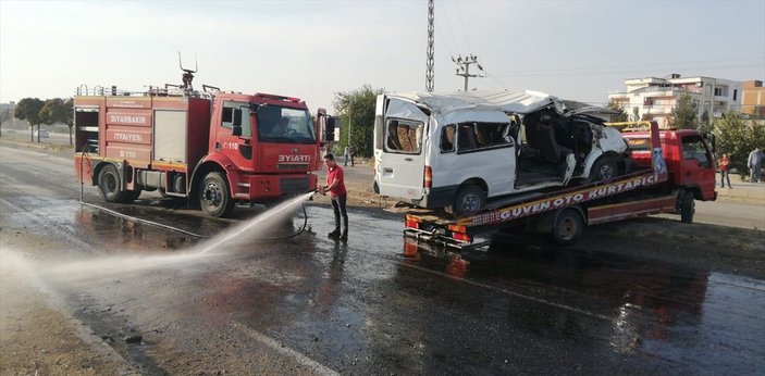 Diyarbakır'da işçi minibüsü kaza yaptı