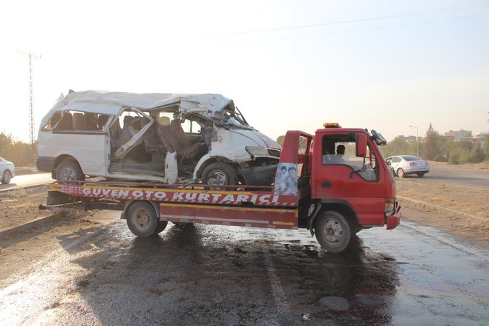 Diyarbakır'da işçi minibüsü kaza yaptı