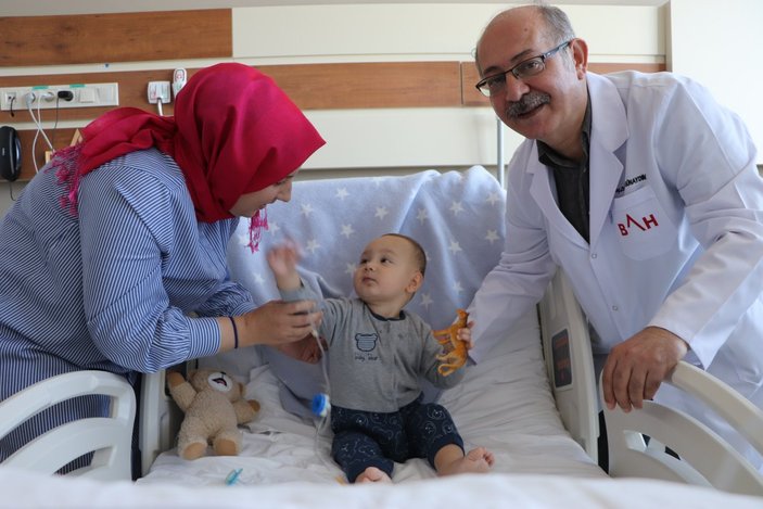 Samsun'da 1 yaşındaki bebeğin safra kesesinden 5 taş çıkarıldı