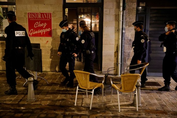 Fransa'da 8 şehirde sokağa çıkma yasağı başladı