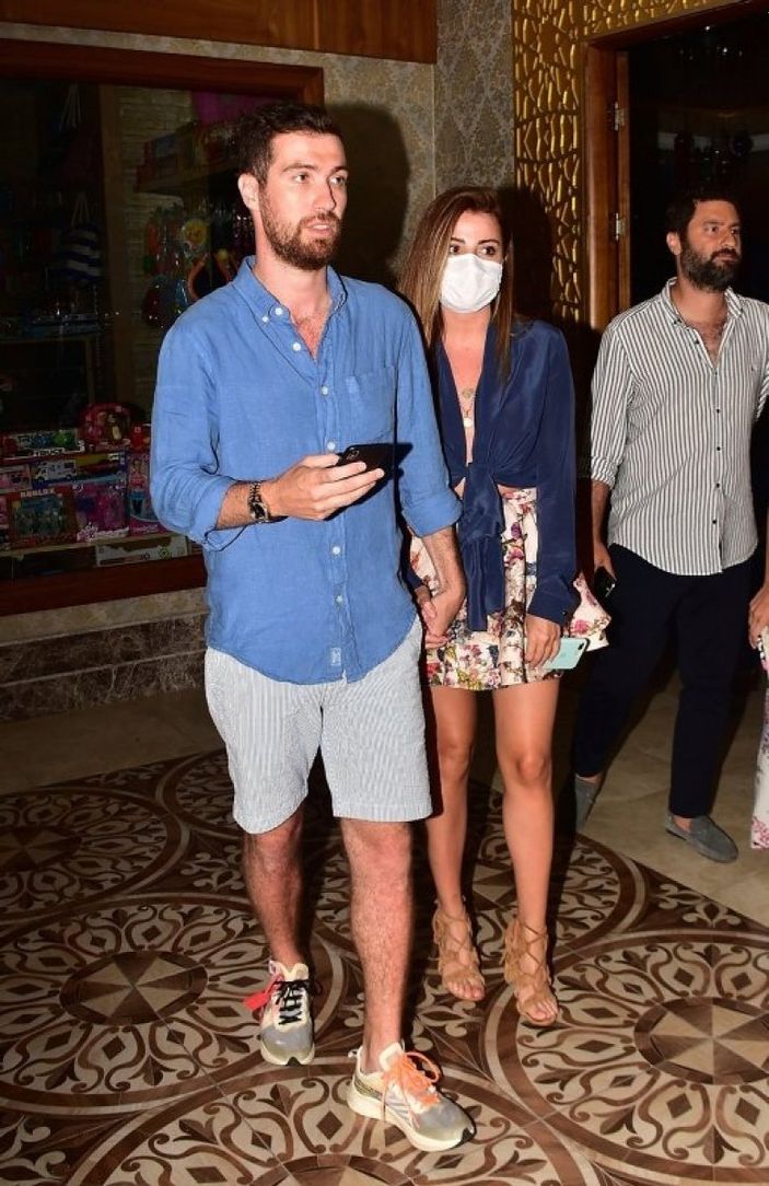 Ezgi Eyüboğlu ve Oğulcan Engin gecelerde