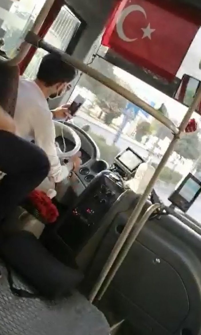 Gaziantep'te direksiyon başındaki şoförün video çektiği anlar
