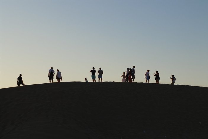 Turistler, Patara'nın kum tepelerinde çöl deneyimi yaşıyor
