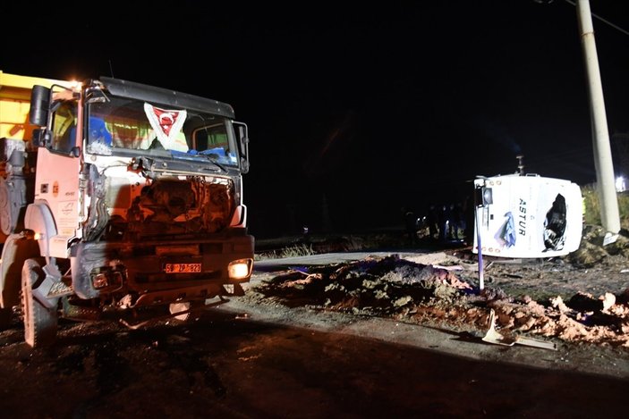 Tekirdağ'da kamyonla işçi servisi çarpıştı: 1 ölü 14 yaralı
