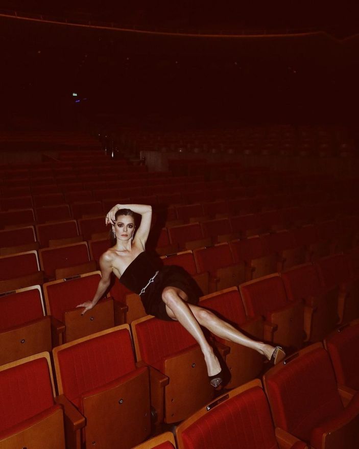 Özge Özpirinçci sivilceli halini paylaştı