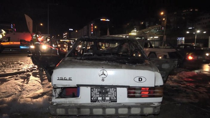 Bursa'da makas atarak ilerleyen otomobil alev alev yandı