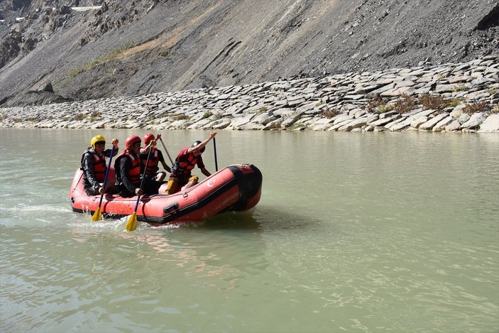 Hakkari'deki Zap Suyu, sporcuları Türkiye Rafting Şampiyonası'na hazırlıyor