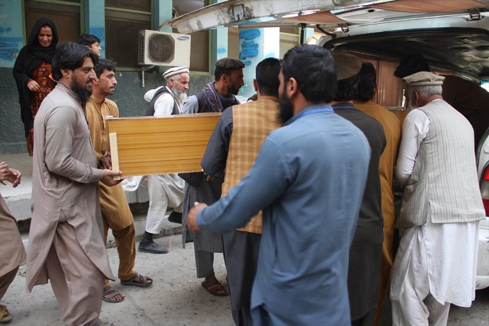Afganistan'da vize için toplanan kalabalıkta izdiham: 11 kadın öldü