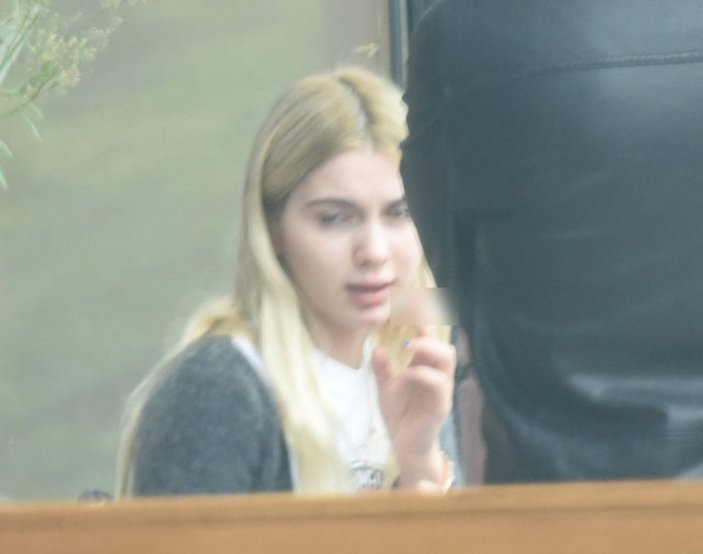 Aleyna Tilki sigara içerken görüntülendi