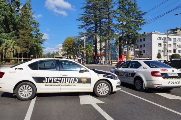 d Gürcistan'da banka soygununda rehine krizi