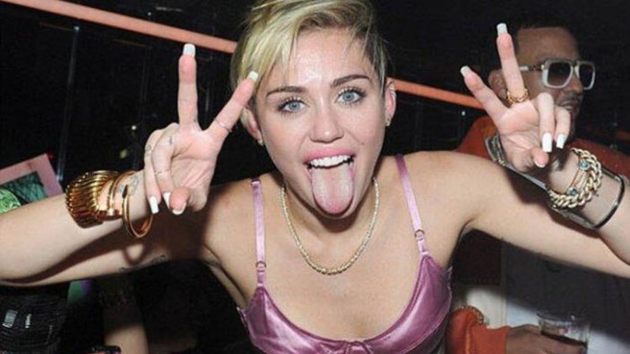 Miley Cyrus: Ufolar tarafından kovalandım
