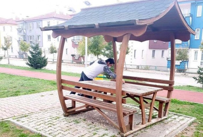 Bolu’da çöplerini bıraktığı parkta cüzdanını unutan gence ibretlik ceza